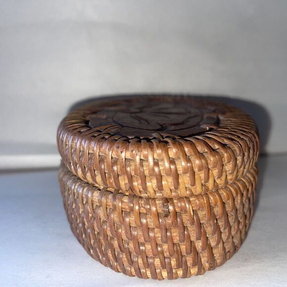Woven Wooden Reed Oval Shaped Lidded Trinket Box 4"x 3" - Picture 4 of 10